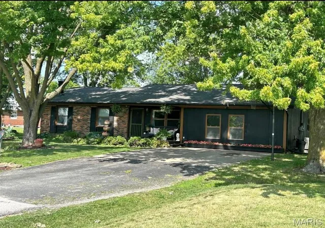 Photo 1 of Single Family Residence at 4 Sharon Dr, Shelbina, MO 63468 | MLS# MIS24076685 | | Sold on 2025-09-08