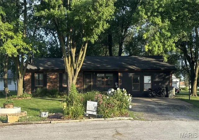 Photo 3 of Single Family Residence at 4 Sharon Dr, Shelbina, MO 63468 | MLS# MIS24076685 | | Sold on 2025-09-08