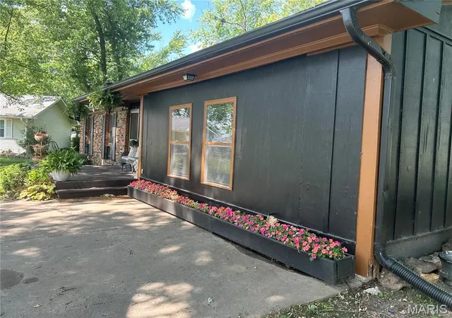 Photo 5 of Single Family Residence at 4 Sharon Dr, Shelbina, MO 63468 | MLS# MIS24076685 | | Sold on 2025-09-08