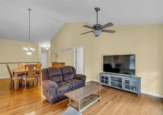 Photo 3 of Villa at 35 Salsibury Ct, Lake Saint Louis, MO 63367 | MLS# MIS24076688 |  | Sold on 2025-01-16