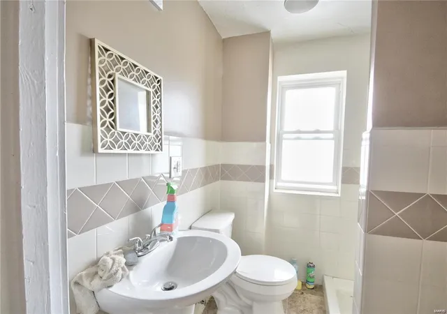Photo 4 of Single Family Residence at 730 Bartolet Ave, Saint Louis, MO 63125 | MLS# MIS24076727 |  | Sold on 2025-02-24
