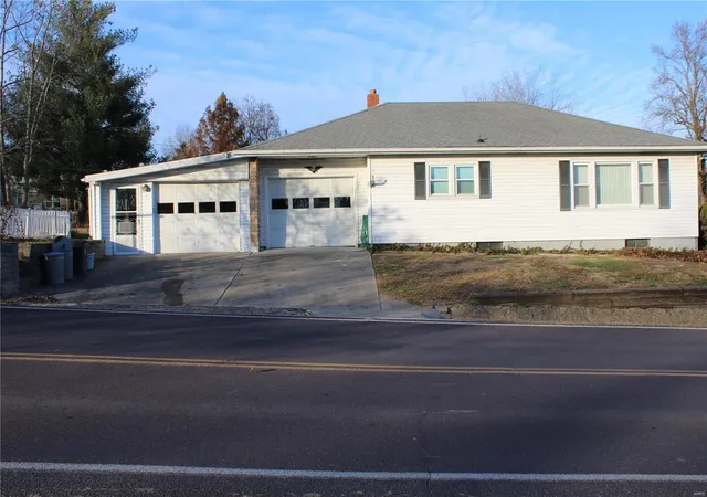 Photo 2 of Single Family Residence at 1324 Washington St, Hermann, MO 65041 | MLS# MIS24076754 | | Sold on 2025-01-17