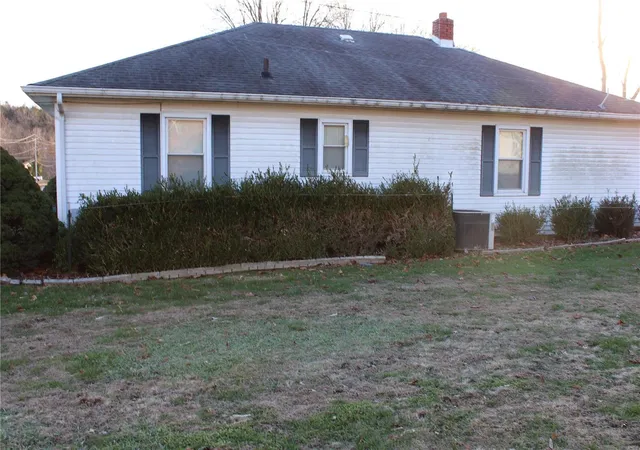 Photo 3 of Single Family Residence at 1324 Washington St, Hermann, MO 65041 | MLS# MIS24076754 | | Sold on 2025-01-17