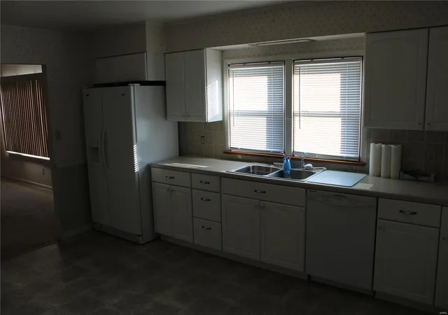 Photo 5 of Single Family Residence at 1324 Washington St, Hermann, MO 65041 | MLS# MIS24076754 | | Sold on 2025-01-17