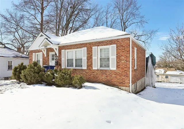 Photo 3 of Single Family Residence at 3423 Westridge Ln, Saint Ann, MO 63074 | MLS# MIS24076844 | | Sold on 2025-03-20