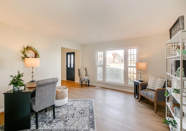 Photo 3 of Single Family Residence at 5127 Flametree Ct, Saint Louis, MO 63129 | MLS# MIS24076877 | | Sold on 2025-01-15