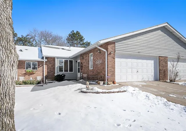 Photo 1 of Villa at 1637 Rosewall Dr, Saint Charles, MO 63303 | MLS# MIS24076893 | | Sold on 2025-05-01