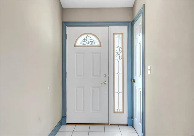 Photo 2 of Single Family Residence at 6510 Suson Oaks Dr, Saint Louis, MO 63128 | MLS# MIS24076919 | | Sold on 2025-02-20