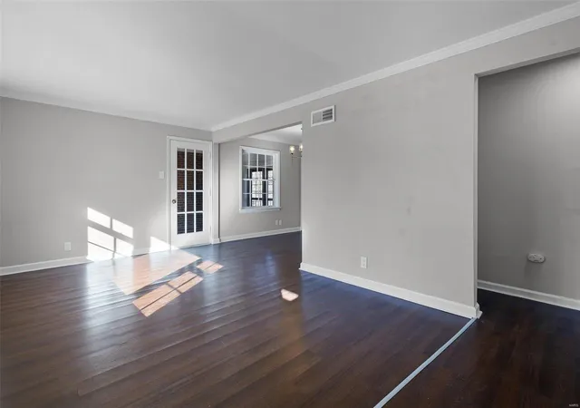 Photo 4 of Single Family Residence at 1209 Ensley Dr, Saint Louis, MO 63137 | MLS# MIS24076934 | | Sold on 2025-03-31