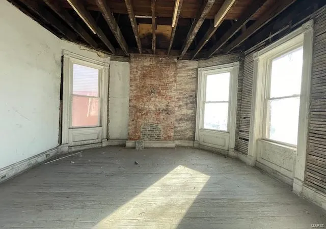 Photo 4 of Single Family Residence at 4438 Enright Ave, Saint Louis, MO 63108 | MLS# MIS24076954 |  | Sold on 2025-03-03