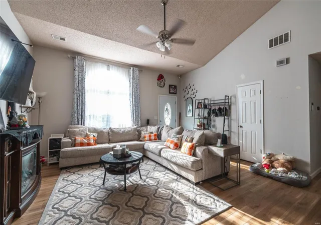 4th image of 106 Valley Way, Saint Robert, MO 65584 | MLS# MIS24077088