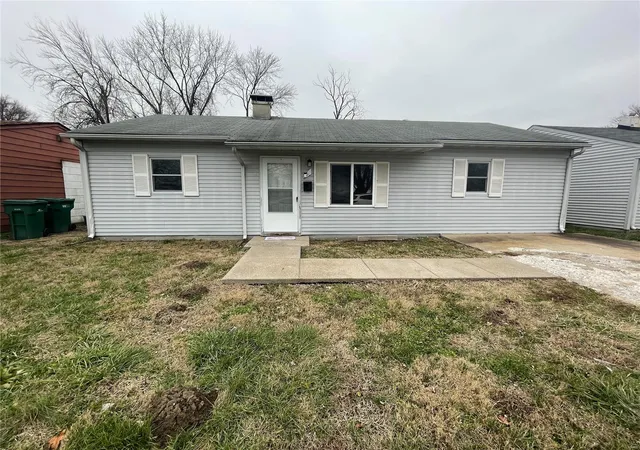 Single Family Residence at 5 Dora Dr, East Saint Louis, IL 62206 | MLS# MIS24077094 | | Sold on 2024-12-23