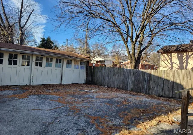 Photo 4 of Multi Family at 8647 N Broadway, Saint Louis, MO 63147 | MLS# MIS24077108 | | Sold on 2025-08-08
