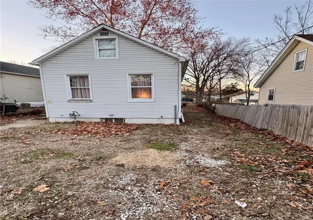 Single Family Residence at 9511 Gentry Ave, Saint Louis, MO 63125 | MLS# MIS24077145 | | Sold on 2025-04-02