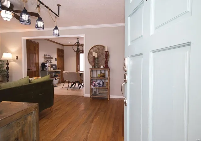Photo 1 of Single Family Residence at 823 Castleaire Pkwy, Saint Louis, MO 63129 | MLS# MIS24077173 |  | Sold on 2025-02-13