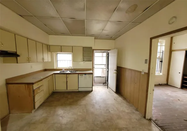 Photo 3 of Multi Family at 5331 Ridge Ave, Saint Louis, MO 63112 | MLS# MIS24077246 | | Sold on 2025-02-21