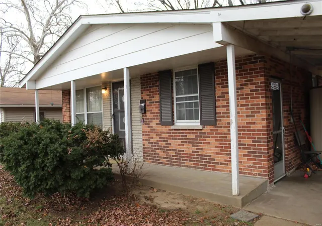 Photo 1 of Single Family Residence at 1716 Korando Ave, Saint Louis, MO 63114 | MLS# MIS24077315 | | Sold on 2025-01-08