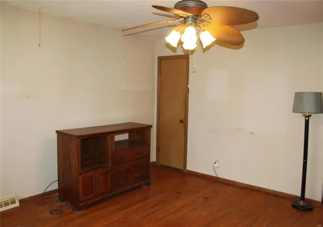 Photo 3 of Single Family Residence at 1716 Korando Ave, Saint Louis, MO 63114 | MLS# MIS24077315 | | Sold on 2025-01-08
