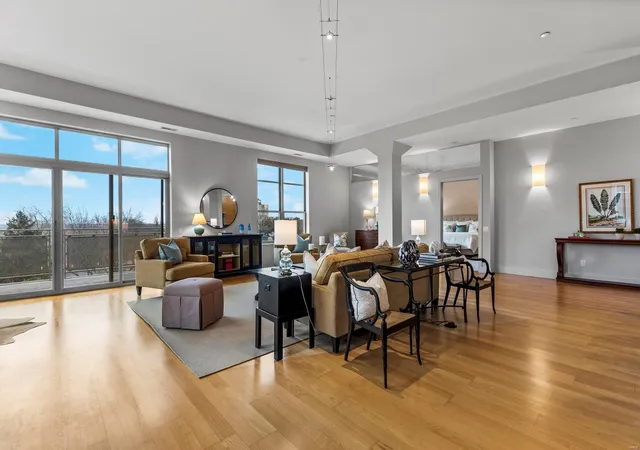 Photo 3 of Condominium at 6340 Clayton Rd #406, Saint Louis, MO 63117 | MLS# MIS24077325 | | Sold on 2025-04-25