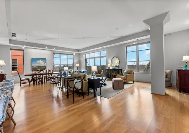 Photo 4 of Condominium at 6340 Clayton Rd #406, Saint Louis, MO 63117 | MLS# MIS24077325 | | Sold on 2025-04-25
