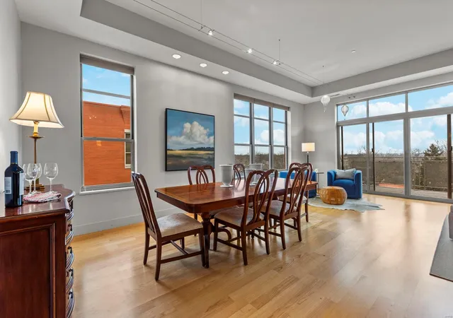 Photo 5 of Condominium at 6340 Clayton Rd #406, Saint Louis, MO 63117 | MLS# MIS24077325 | | Sold on 2025-04-25