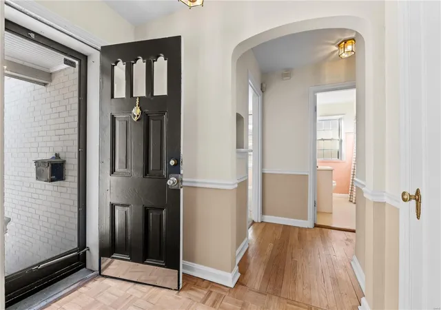 Photo 3 of Single Family Residence at 439 Par Ln, Saint Louis, MO 63122 | MLS# MIS24078449 |  | Sold on 2025-02-04