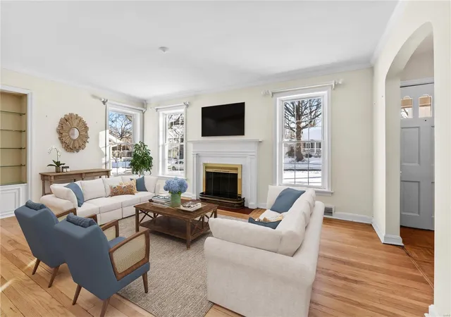 Photo 4 of Single Family Residence at 439 Par Ln, Saint Louis, MO 63122 | MLS# MIS24078449 |  | Sold on 2025-02-04