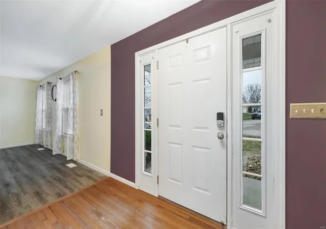 Photo 2 of Single Family Residence at 6006 Cardinal Creek Dr, Saint Louis, MO 63129 | MLS# MIS24078564 | | Sold on 2025-01-30