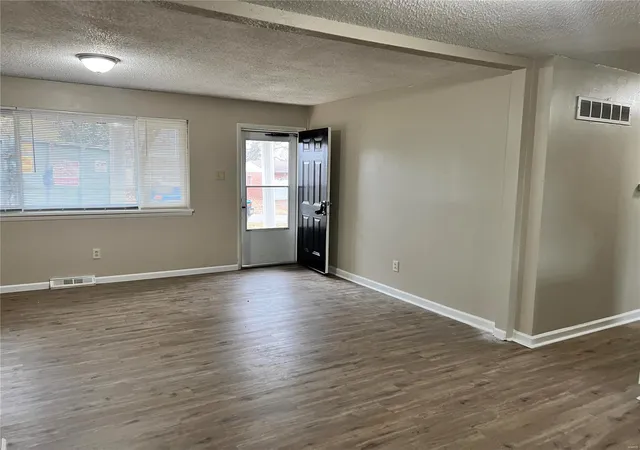 Photo 1 of Single Family Residence at 801 Neighbor Ln, Saint Louis, MO 63137 | MLS# MIS24078576 | | Sold on 2025-04-04