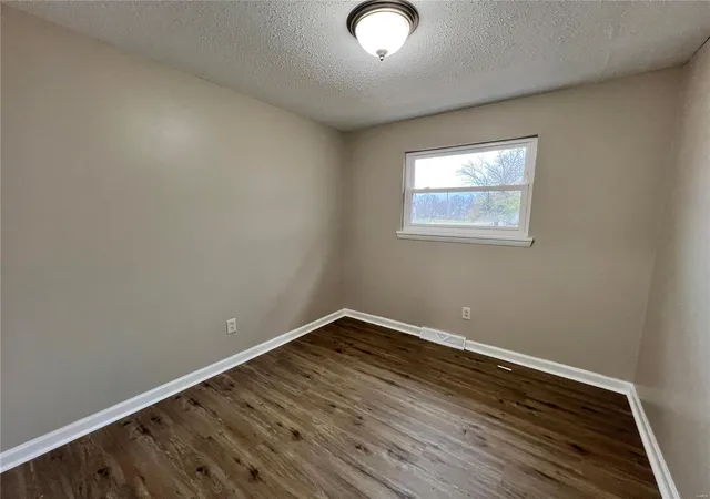 Photo 4 of Single Family Residence at 801 Neighbor Ln, Saint Louis, MO 63137 | MLS# MIS24078576 | | Sold on 2025-04-04