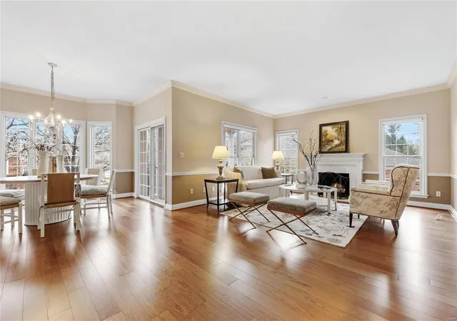 Photo 4 of Condominium at 9019 Sedgwick Pl Dr, Saint Louis, MO 63124 | MLS# MIS24078598 |  | Sold on 2025-02-06