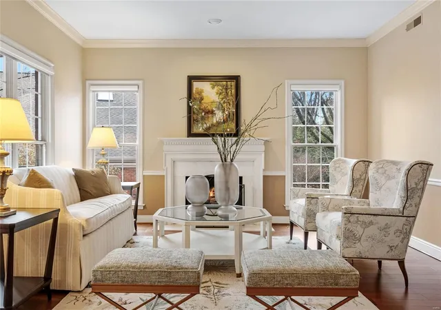 Photo 5 of Condominium at 9019 Sedgwick Pl Dr, Saint Louis, MO 63124 | MLS# MIS24078598 |  | Sold on 2025-02-06