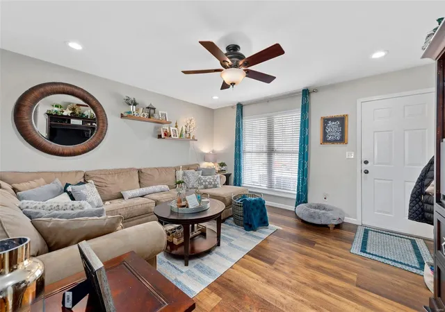 Photo 3 of Single Family Residence at 1022 Pasture Ridge Dr, Saint Peters, MO 63304 | MLS# MIS24078624 | | Sold on 2025-01-30