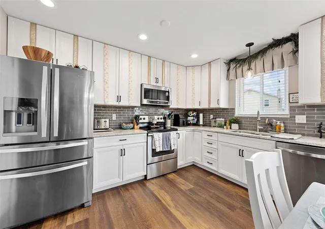 Photo 4 of Single Family Residence at 1022 Pasture Ridge Dr, Saint Peters, MO 63304 | MLS# MIS24078624 | | Sold on 2025-01-30