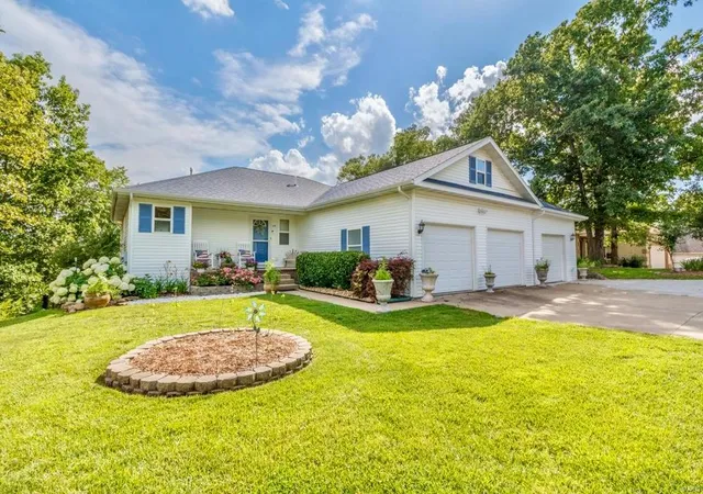 Photo 1 of Single Family Residence at 315 Arrowhead Dr, Camdenton, MO 65020 | MLS# MIS24078627 |  | Sold on 2025-03-27