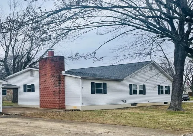 Photo 3 of Single Family Residence at 402 S 5Th, Owensville, MO 65066 | MLS# MIS24078664 | | Sold on 2025-06-13