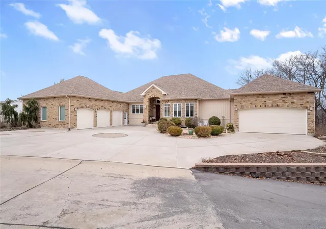 Single Family Residence at 5 Willow Creek Ct, Saint Charles, MO 63304 | MLS# MIS24078672 | | Sold on 2025-02-10