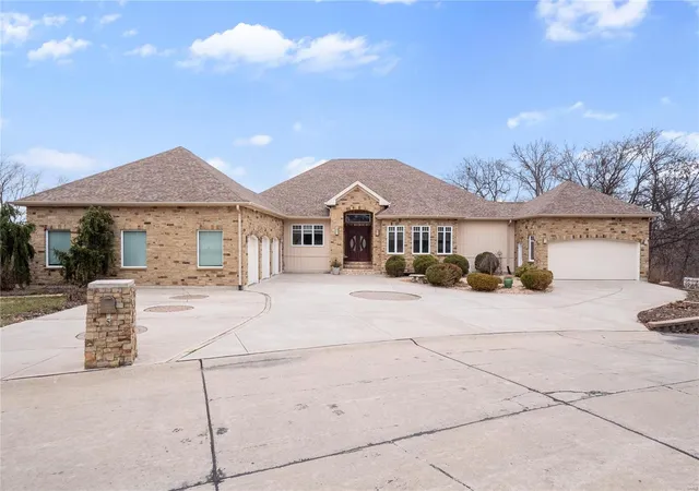 Photo 2 of Single Family Residence at 5 Willow Creek Ct, Saint Charles, MO 63304 | MLS# MIS24078672 | | Sold on 2025-02-10