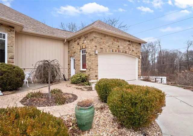 Photo 3 of Single Family Residence at 5 Willow Creek Ct, Saint Charles, MO 63304 | MLS# MIS24078672 | | Sold on 2025-02-10