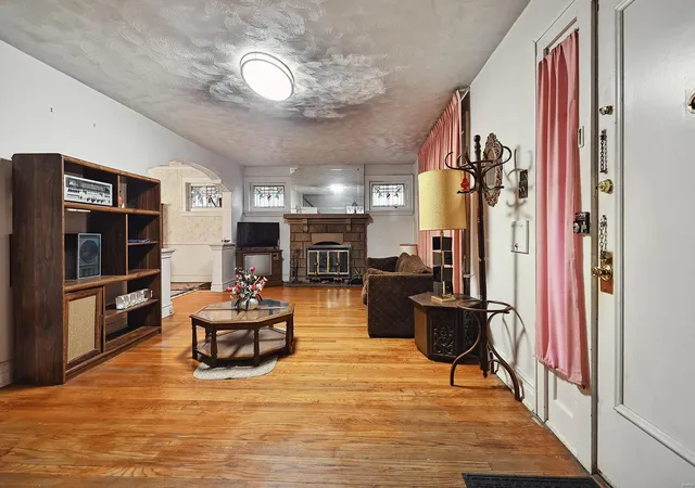 Photo 4 of Single Family Residence at 4908 Lotus Ave, Saint Louis, MO 63113 | MLS# MIS24078696 | | Sold on 2025-02-03