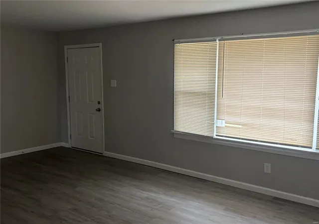 Photo 1 of Single Family Residence at 10118 Duke Dr, Saint Louis, MO 63136 | MLS# MIS24078742 | | Sold on 2025-02-20