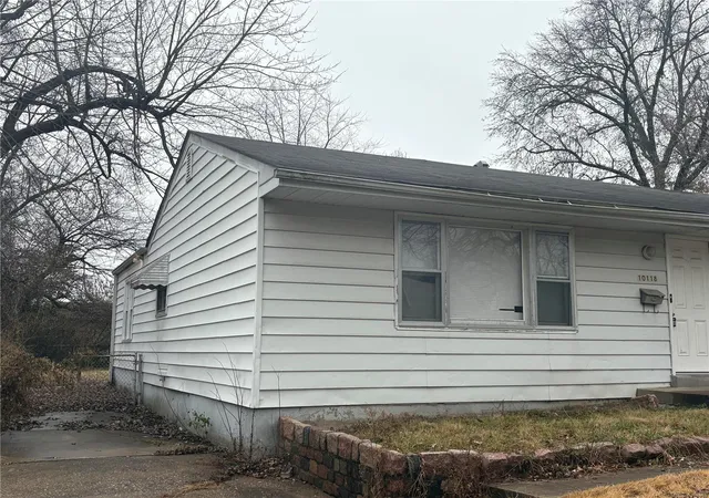 Photo 4 of Single Family Residence at 10118 Duke Dr, Saint Louis, MO 63136 | MLS# MIS24078742 | | Sold on 2025-02-20