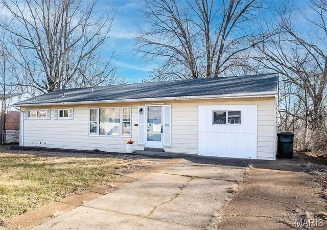 Photo 1 of Single Family Residence at 10144 Dellridge Ln, Saint Louis, MO 63136 | MLS# MIS24078876 |  | Sold on 2025-09-12