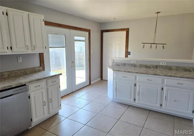 Photo 4 of Single Family Residence at 7705 Redbird Lane, Godfrey, IL 62035 | MLS# MIS24078907 | | Sold on 2025-07-23
