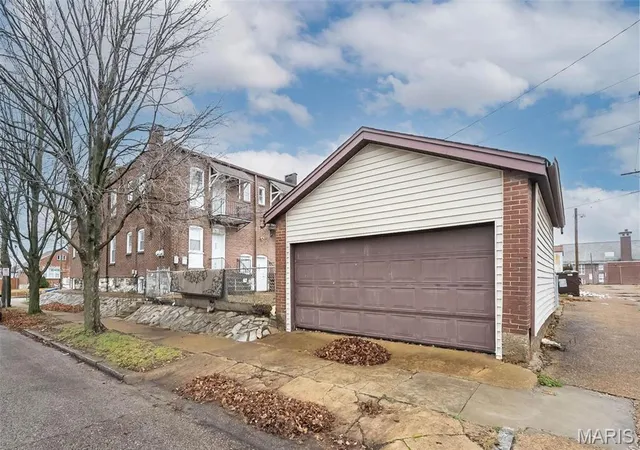 Photo 3 of Multi Family at 4201 Walsh St, Saint Louis, MO 63116 | MLS# MIS24078982 | | Sold on 2025-11-06