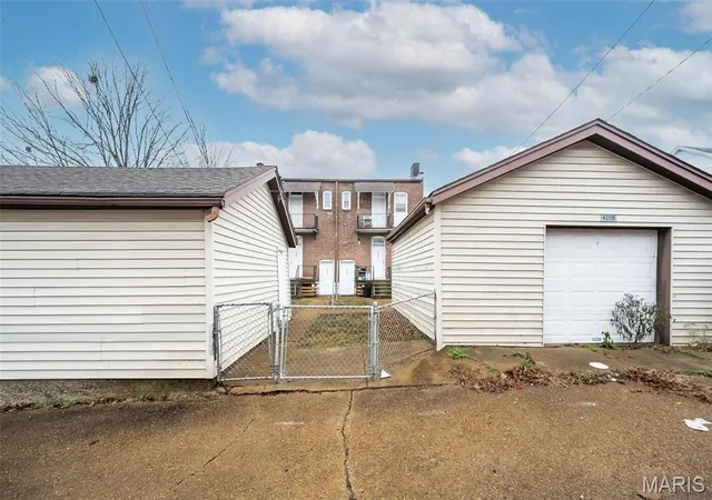Photo 4 of Multi Family at 4201 Walsh St, Saint Louis, MO 63116 | MLS# MIS24078982 | | Sold on 2025-11-06