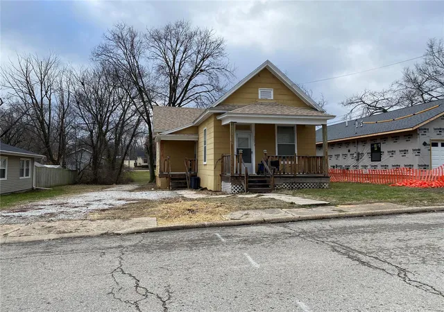 Photo 1 of Single Family Residence at 705 N Clark St, Mexico, MO 65265 | MLS# MIS24079010 | | Sold on 2025-01-16