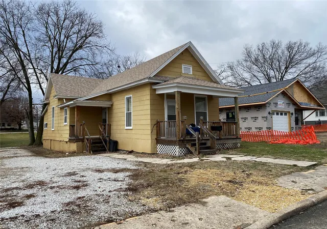 Photo 3 of Single Family Residence at 705 N Clark St, Mexico, MO 65265 | MLS# MIS24079010 | | Sold on 2025-01-16