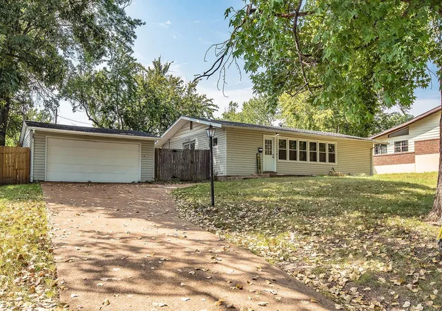Single Family Residence at 7837 La Belle St, Saint Louis, MO 63123 | MLS# MIS25000097 | | Sold on 2025-02-07