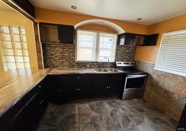 Photo 3 of Single Family Residence at 10021 Sheldon Dr, Saint Louis, MO 63137 | MLS# MIS25000337 |  | Sold on 2025-05-22
